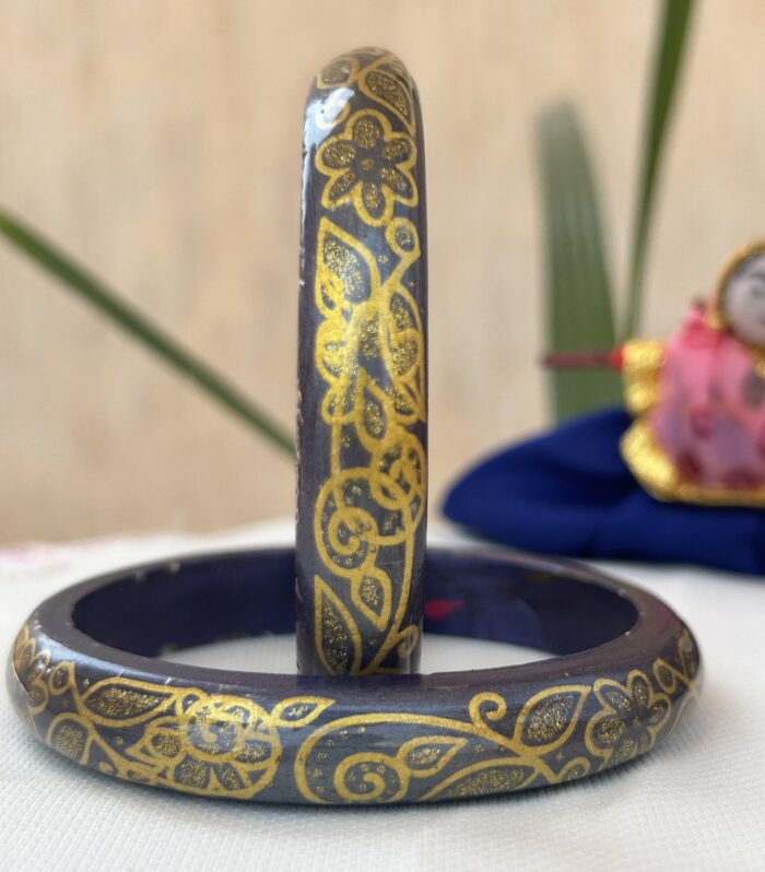 Elegant Jaipur Handmade Lac Bangle with Golden Floral Motif