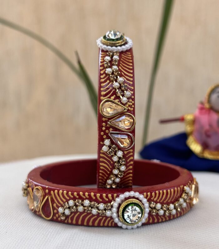 Jaipuri Handmade Lac Bangles – Hand-Painted Red Bangles with Kundan & Pearl Work, Traditional Rajasthani Jewelry.