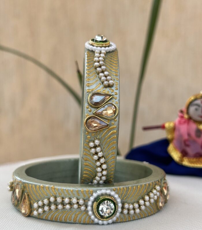 Jaipuri Handmade Lac Bangles – Hand-Painted Green Bangles with Kundan & Pearl Work, Traditional Rajasthani Jewelry.