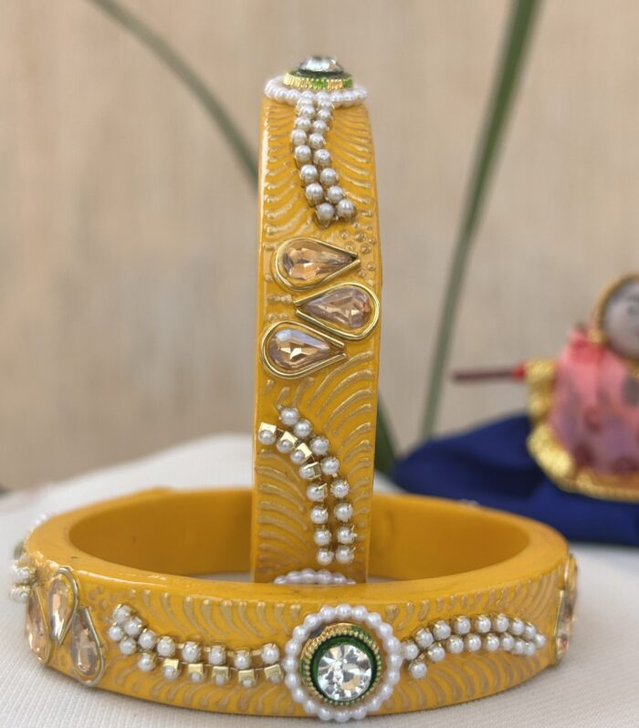 Jaipuri Handmade Lac Bangles – Hand-Painted Yellow Bangles with Kundan & Pearl Work, Traditional Rajasthani Jewelry.